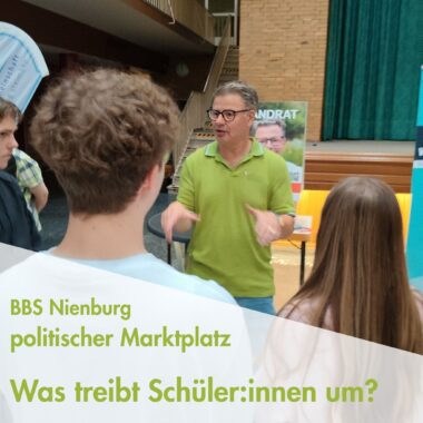 Martin Franke beim politischen Marktplatz in der BBS Nienburg.